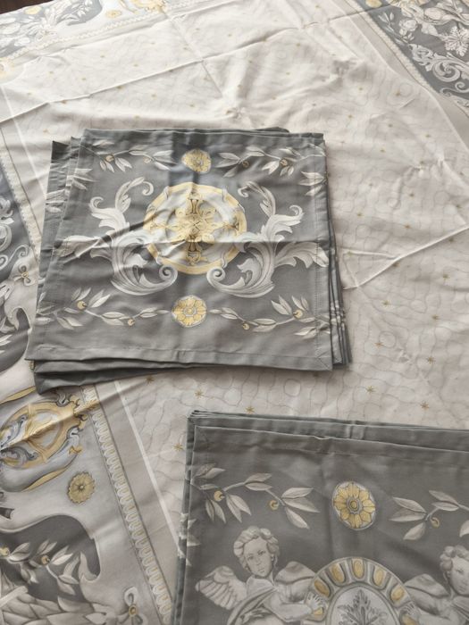 Продам скатерть и 12 салфеток