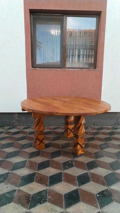 Masa din lemn rustică