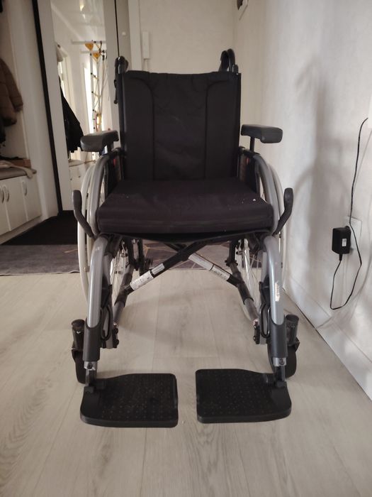 Продам инвалидную коляску