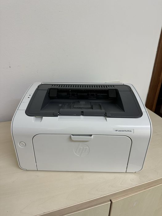Imprimanta laser HP m12a