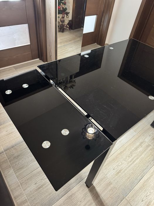 Разтегателна стъклена маса