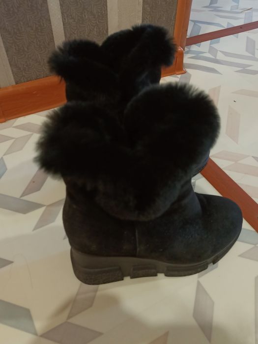 Продам зимние сапоги