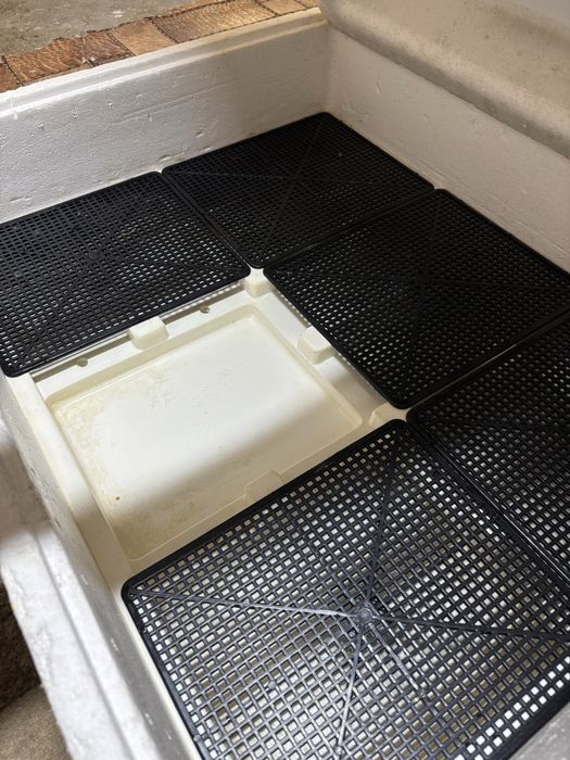 Инкубатор несушка 104 яйцо