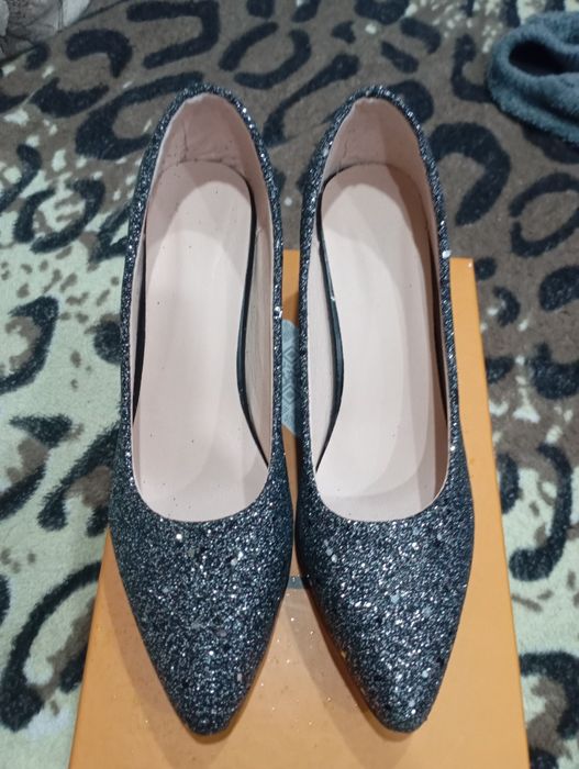 Продам туфли праздничные