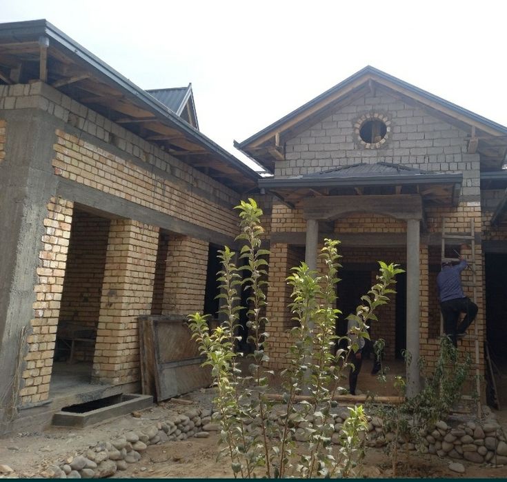 Uy qurish xizmati  Fundamentdan tomgacha