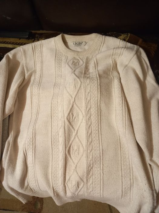 Свитера мужские продаются