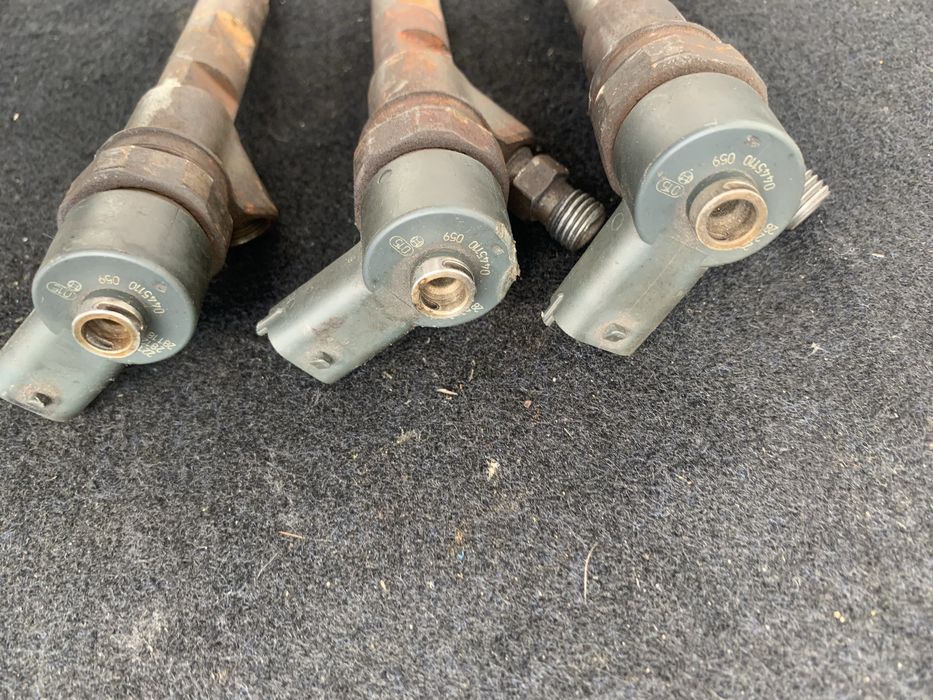 Injectoare Jeep Cherokee Chrysler Voyager 2.5 2.8 CRD 0445110059