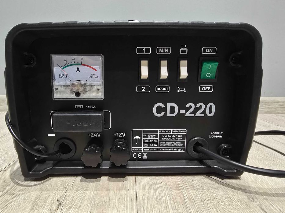 Зарядно и стартерно устройство TACH CD-220