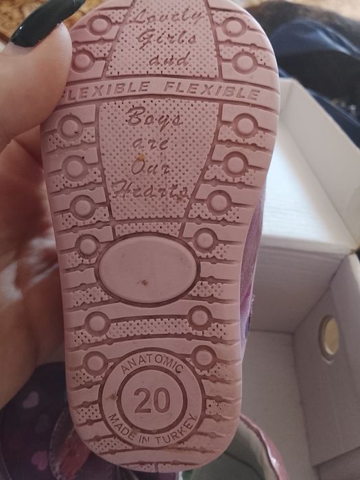 Продам детские ботиночки