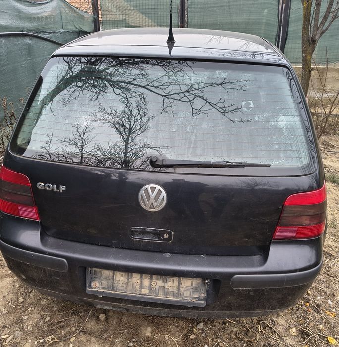 Vand Golf 4, pentru dezmembrat