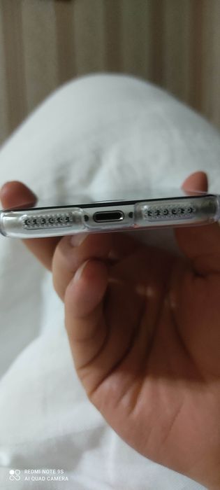 Iphone SE Xotira 64 Yomkis 78%  zaryadchik radnoy