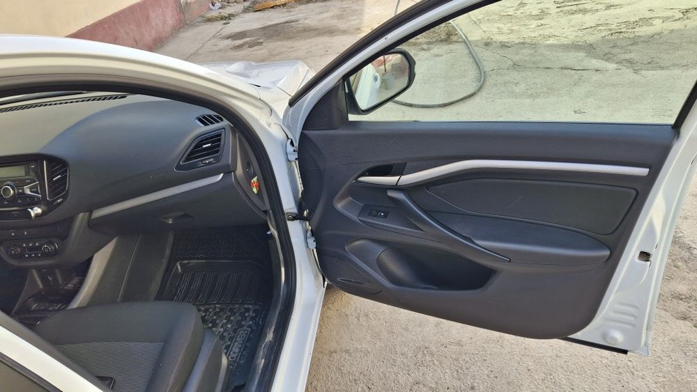 Lada vesta sotiladi