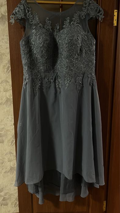 Продам вечернее платье 54 размер