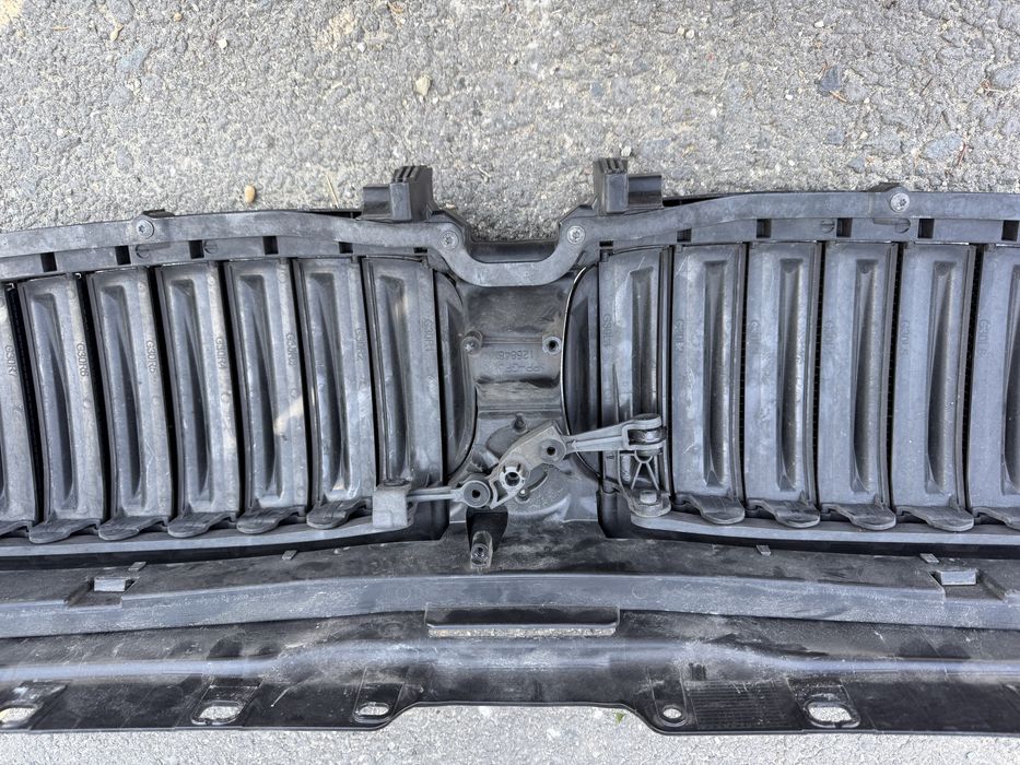 Grila activa BMW G30 cu nari