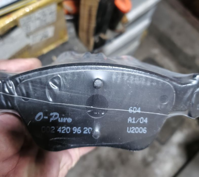 Тормозные колодки  на мерседес