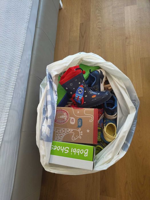 Pantofi de copii - marimi 21-25 - 38 buc