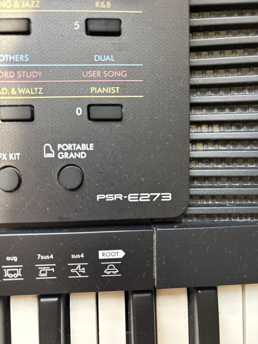 Синтезатор Yamaha E-273