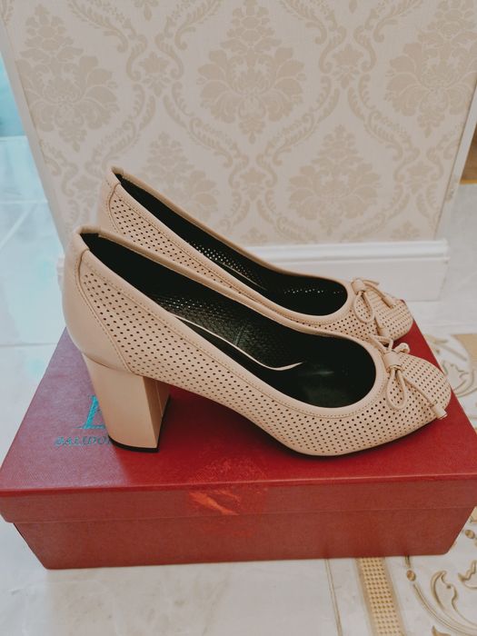 Продам женские туфли