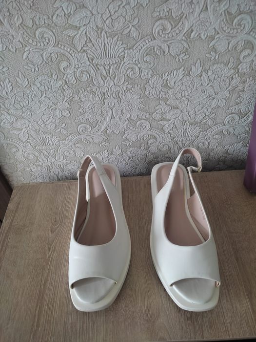 Босаножки.      .