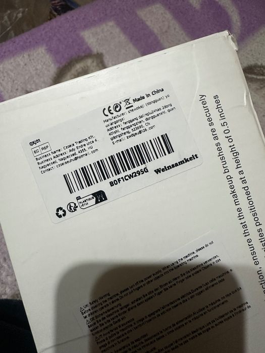 Mașină de curățat pensule pentru machiaj nou, sigilat