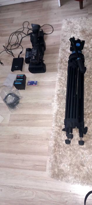 Продавам камерa Sony PMW-EX1 с статив и др.