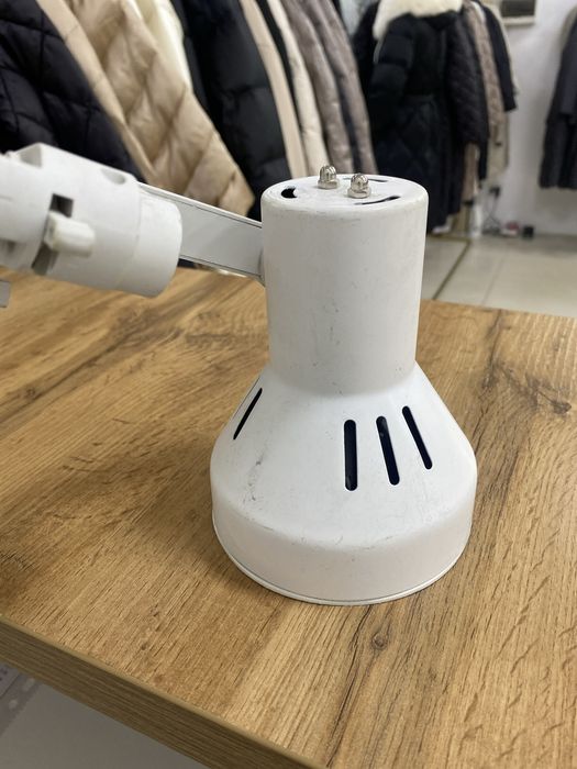 Продам трековый светильник