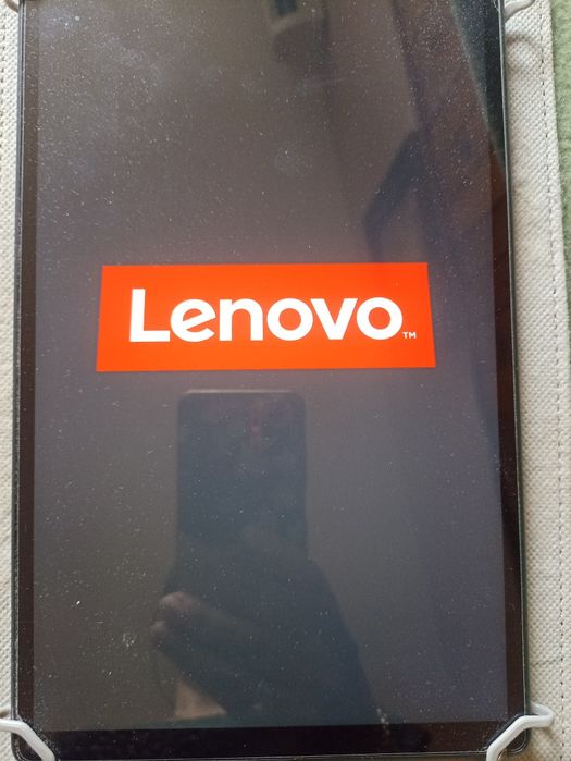 Продавам таблет Леново10инча