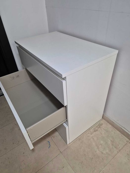 Скрин IKEA MALM с 3 чекмеджета в бял цвят и изчистен скандинавски дизайн.