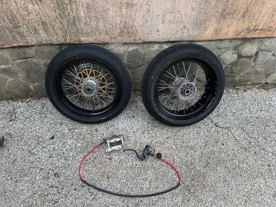 Супермото капли Honda CRF с преден апарат Brembo M50 и помпа 16x18