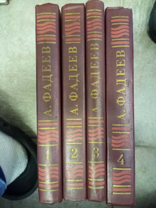 Продавам книги на руски език