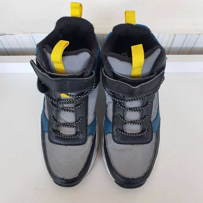 Детски спортни обувки