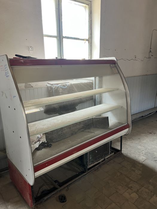 Продается холодильник витрина