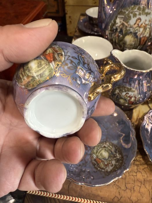 красив порцеланов сервиз за кафе