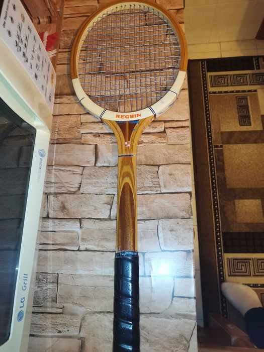 Rachetă tenis vintage lemn REGHIN - 1980, 100 % originala-stare impecabilă