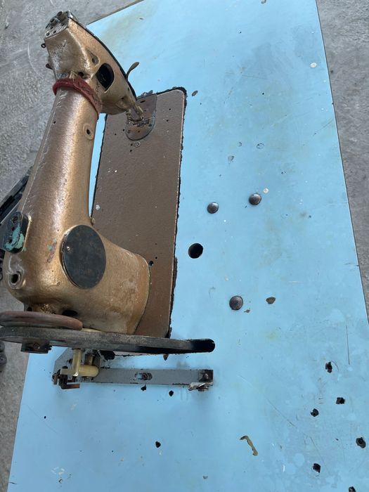 Продам швейную машинку