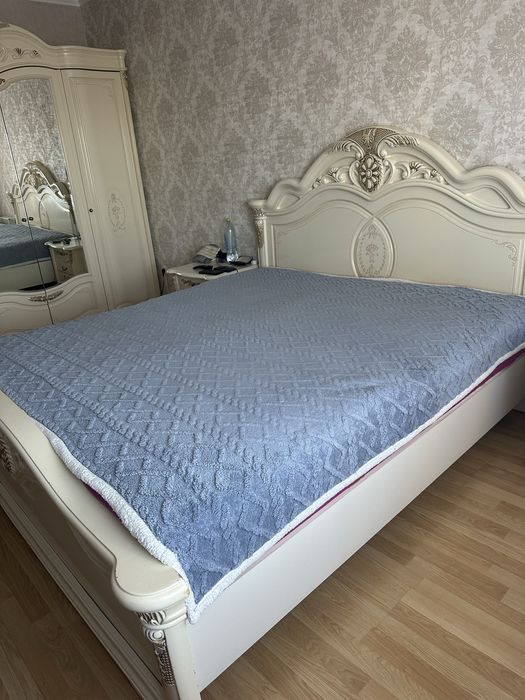 Продаётся спальный гарнитур