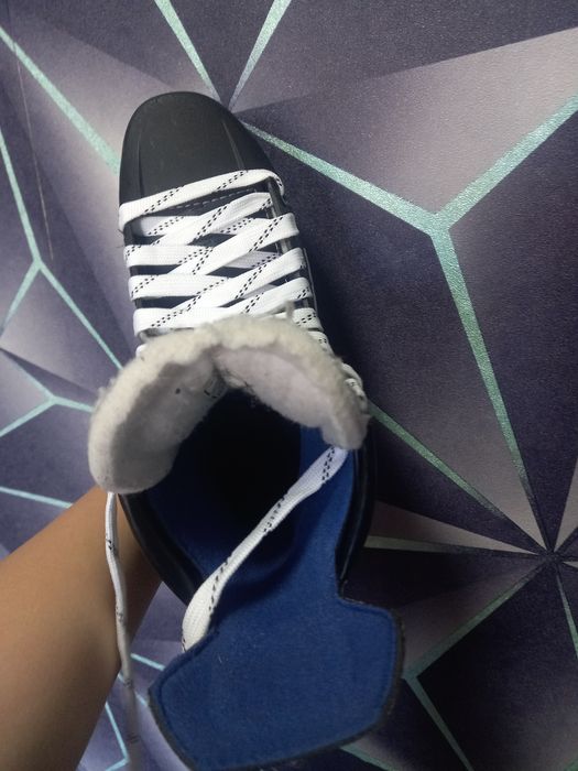 Продам коньки ccm писать на ватцап