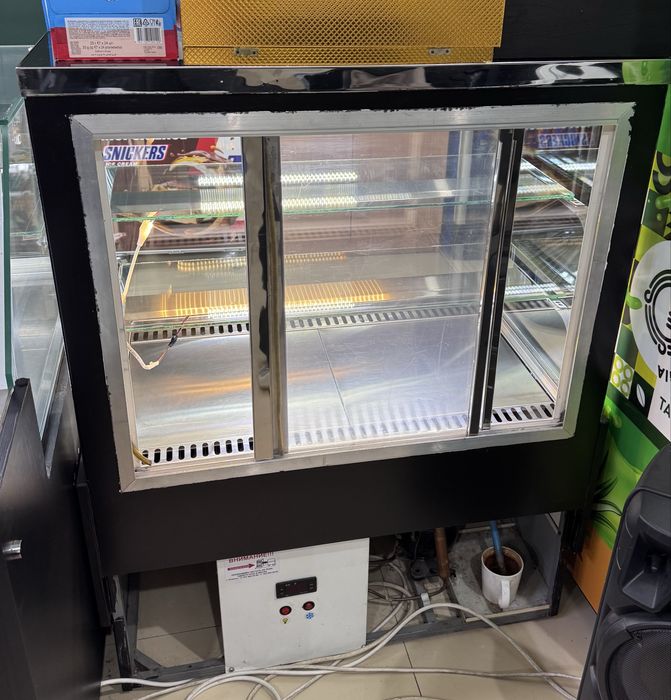 Продам витринный холодильник б/у