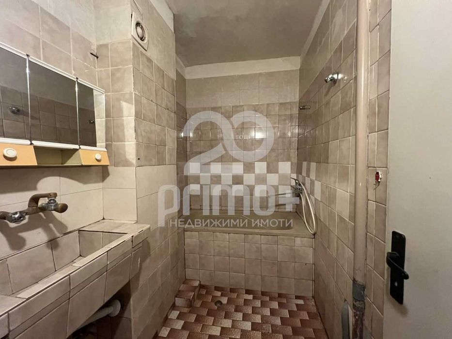 Продава се Тристаен апартамент в Велико Търново, Център - 71 кв.м за 1057 €/кв.м - Снимка #13
