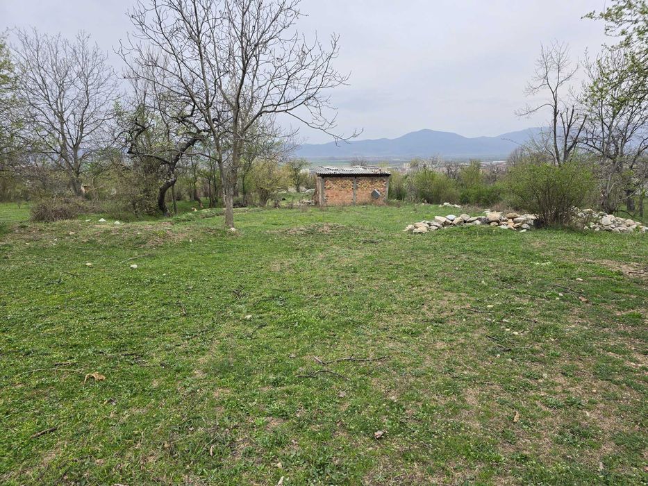 Поземлен инот в гр. Карлоово, м. Ени Кория