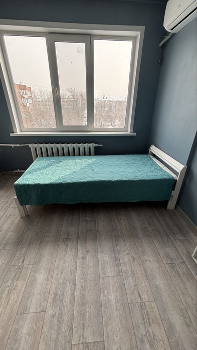 Кровать с матрасом 90*200