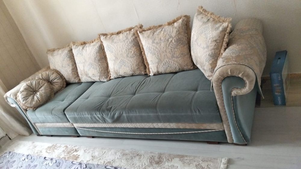 Диван для дома в отличном состояние