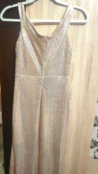 Официална рокля.