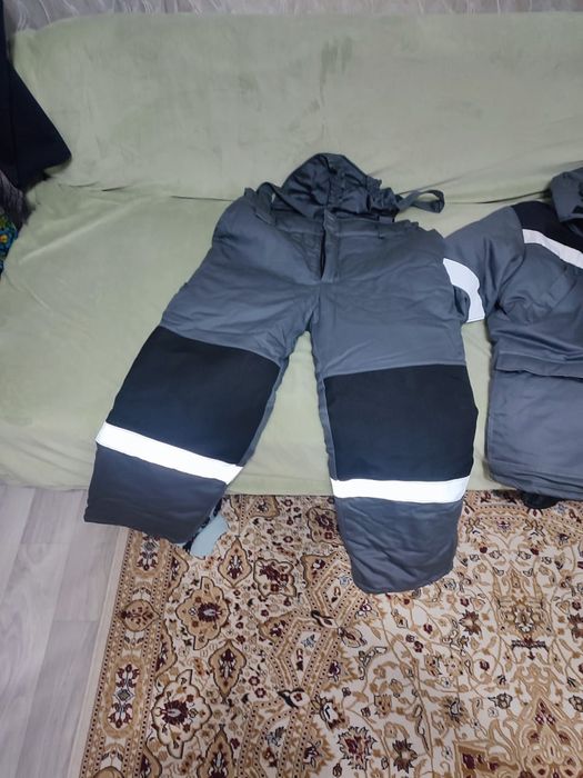 Продам спецовку с комбинезоном