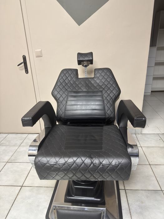 Черен бръснаркси стол