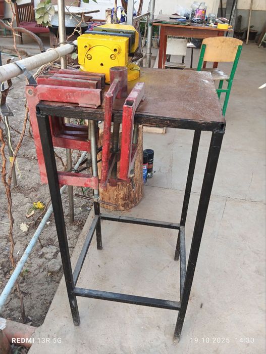 Тиски столи сотилади