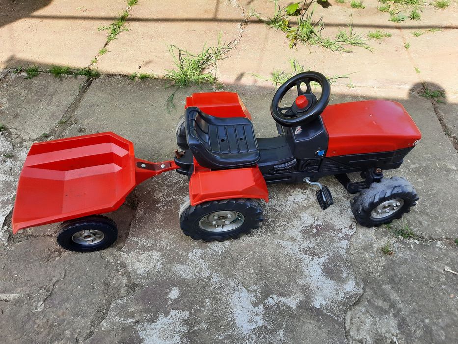 Tractor cu pedale