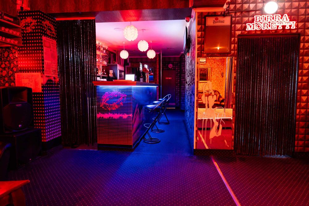 Vand afacere club de noapte