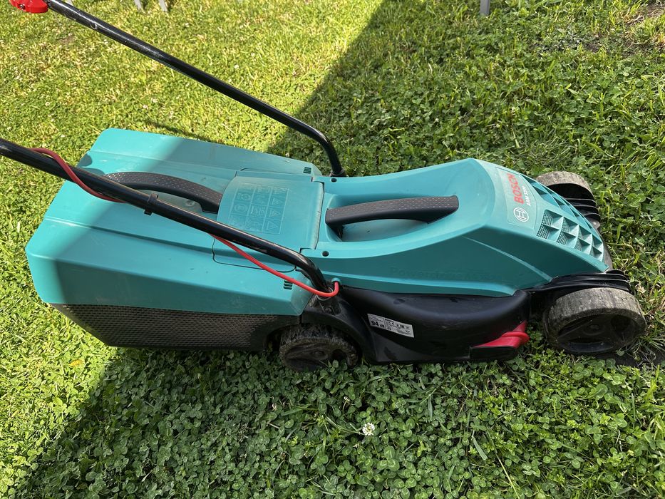 Masina tuns iarba Bosch Arm 3200