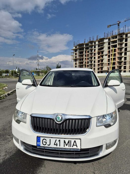 Vând Skoda Superb, an 2010, o mașină spațioasă, confortabilă și fiabilă, perfectă pentru familie